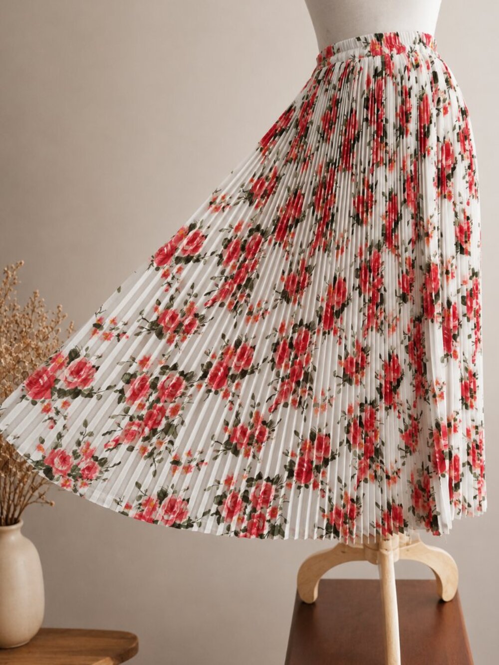 Cottagecore-inspired Floral Pleated Skirt